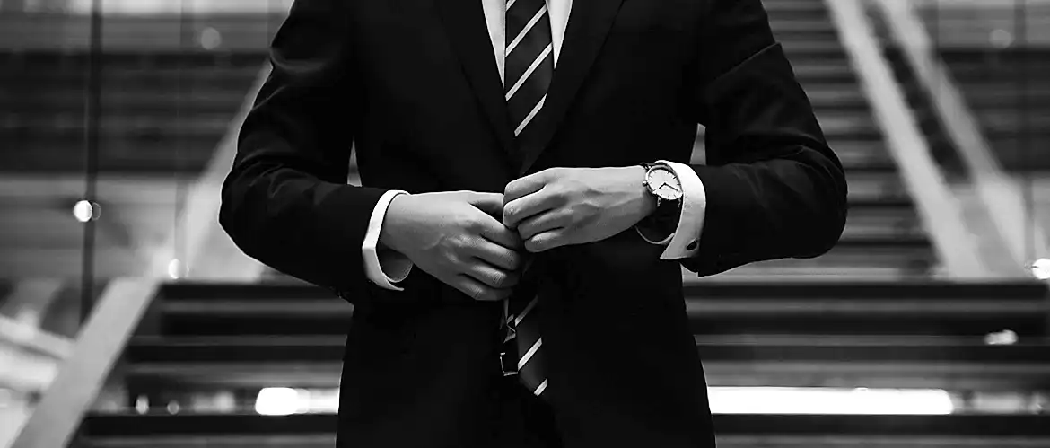 Мужчина в костюме